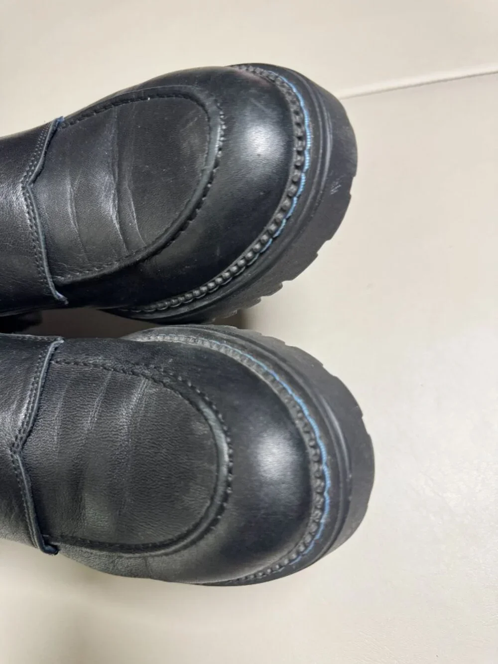 Bueno Black Leather Loafers Lugged Sole Womens Size 40 US 9.5- 10 Classic Career